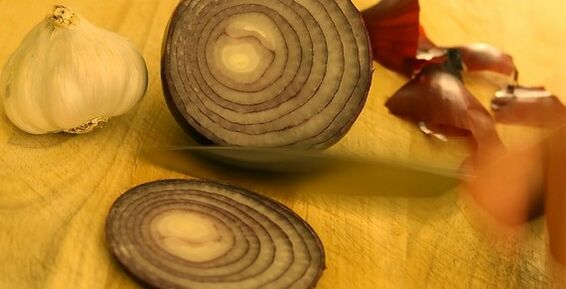 aglio e cipolla per trattare i funghi delle unghie