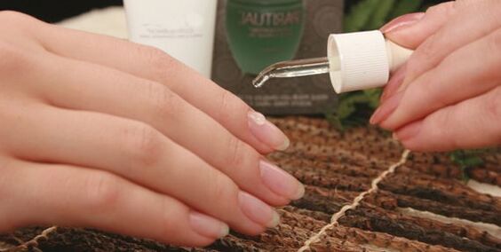 trattamento dei funghi delle unghie con olio essenziale