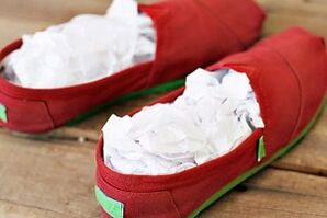 asciugare le scarpe per prevenire infezioni fungine